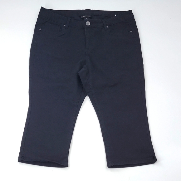 Lane Bryant Black Denim Stretch Capris NWOT - Picture 1 of 15